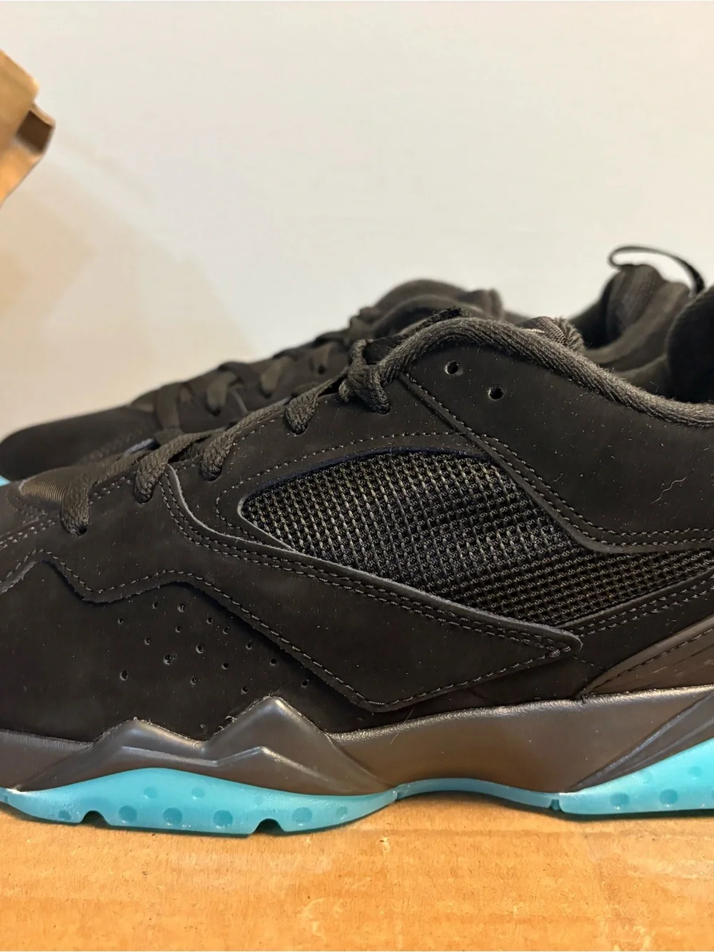 Men's Jordan’s MVP 92 size 10 fits women’s 11.5